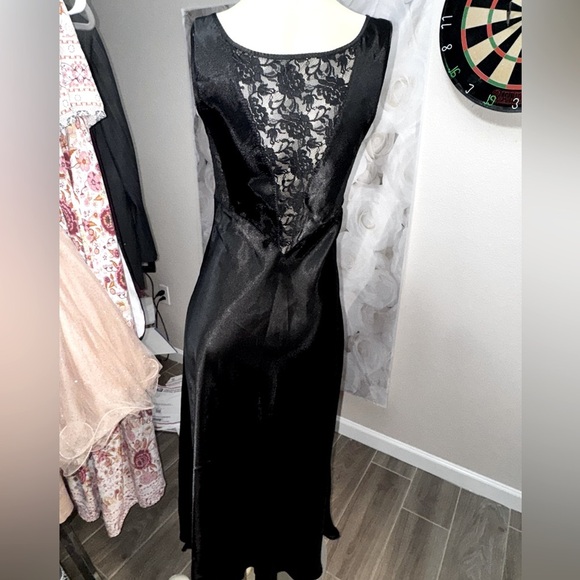 gorgeous satin and lace bodice Cabernet black alluring midi nightgown size Small - Picture 16 of 16